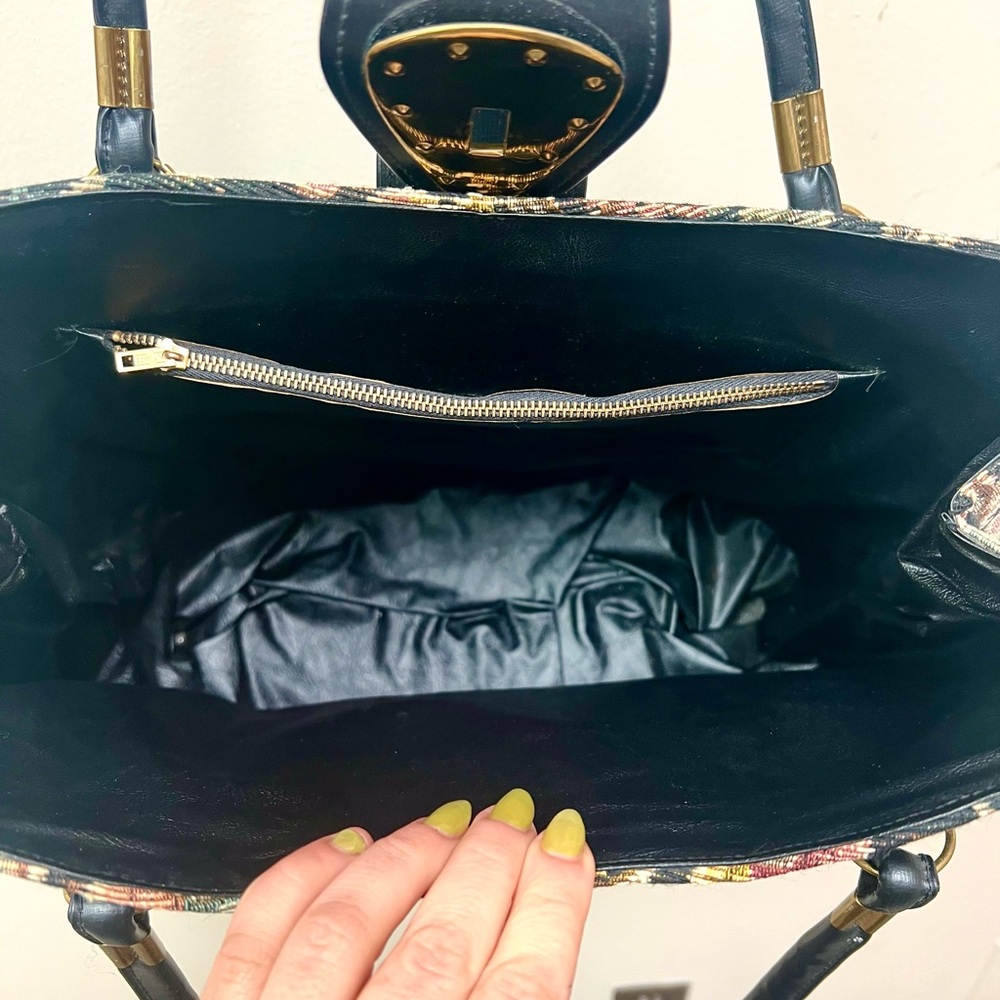 🌟HOST PICK!🌟 60s Vintage 🌸 Leatherette & Floral Tapestry Handbag - Picture 5 of 6